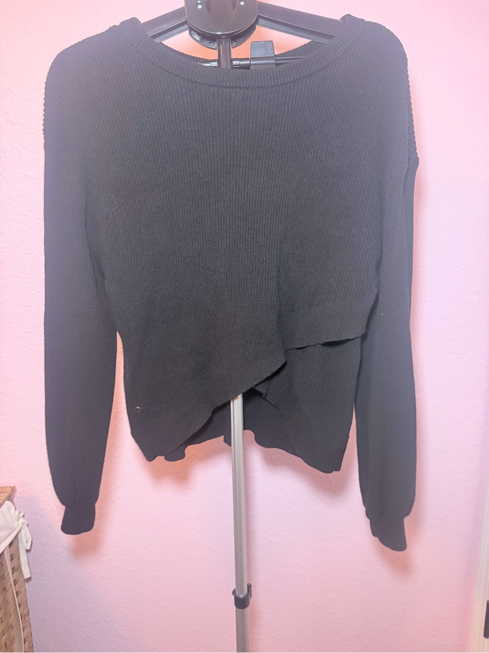 Lululemon Women's Black Crewneck Knit Sweater with Asymmetric Hem